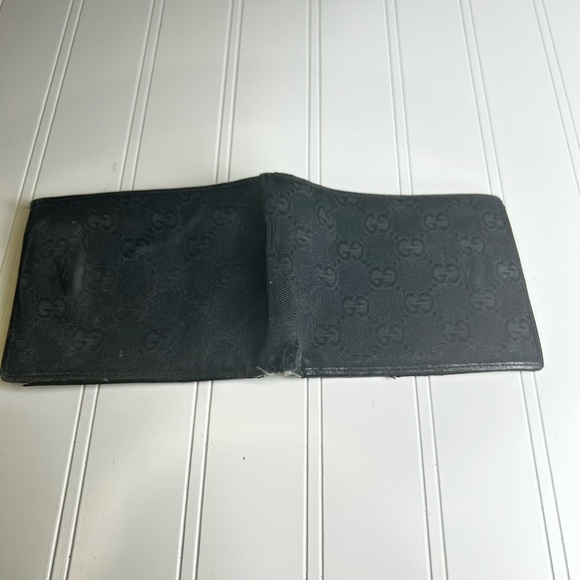 SOLD Gucci Vintage Black Bi-Fold Unisex Wallet - Picture 13 of 16